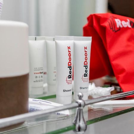Reddoorz Plus @ Raya Sengkaling Malang Exteriör bild