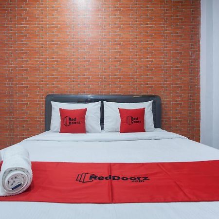 Reddoorz Plus @ Raya Sengkaling Malang Exteriör bild
