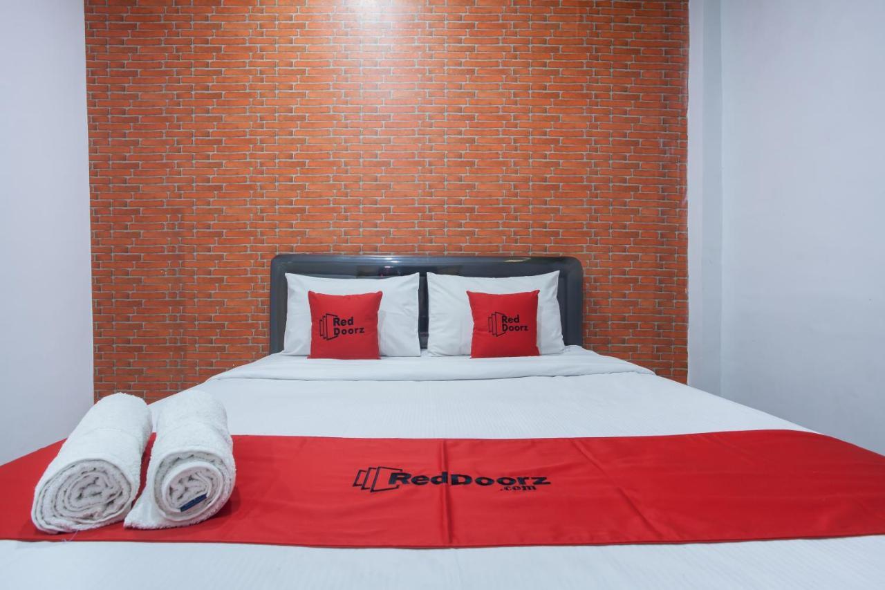 Reddoorz Plus @ Raya Sengkaling Malang Exteriör bild