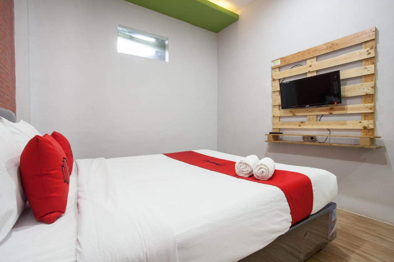 Reddoorz Plus @ Raya Sengkaling Malang Exteriör bild