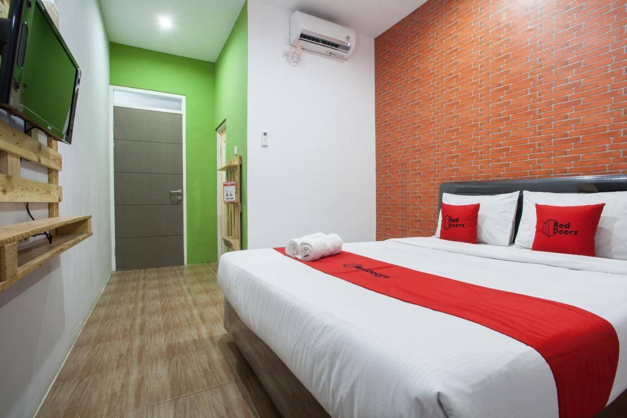 Reddoorz Plus @ Raya Sengkaling Malang Exteriör bild