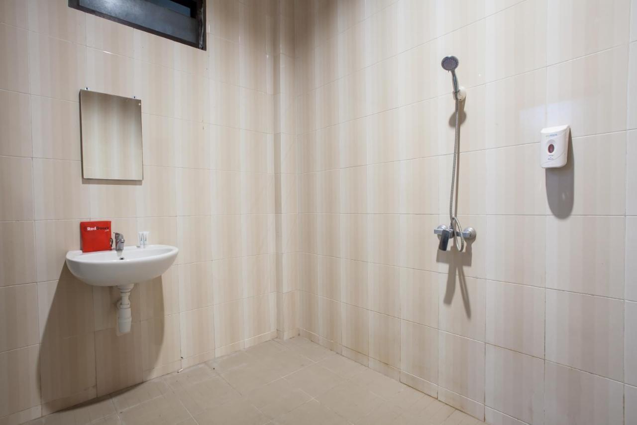 Reddoorz Plus @ Raya Sengkaling Malang Exteriör bild