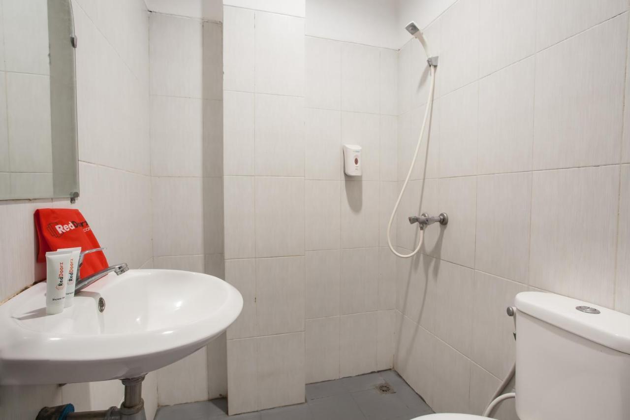 Reddoorz Plus @ Raya Sengkaling Malang Exteriör bild