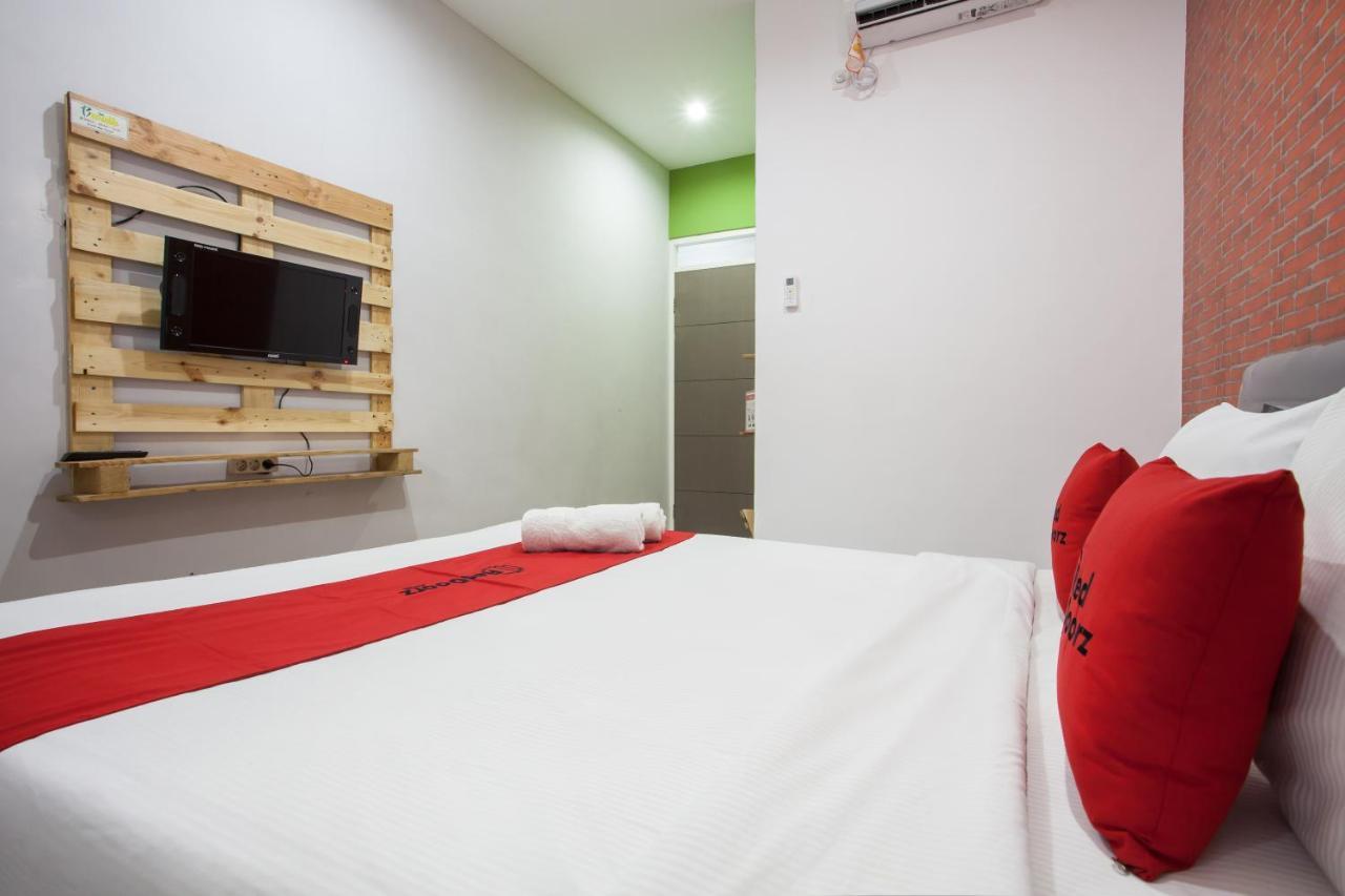 Reddoorz Plus @ Raya Sengkaling Malang Exteriör bild