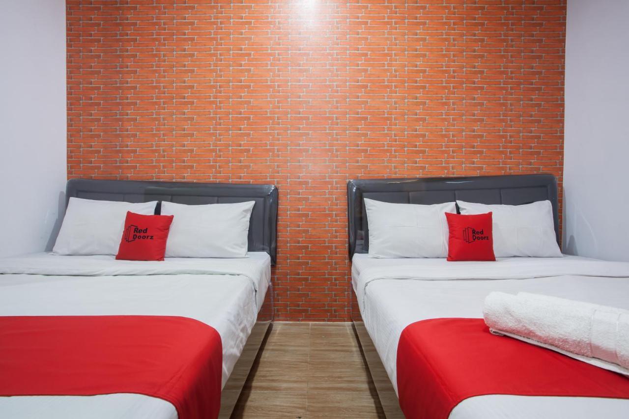 Reddoorz Plus @ Raya Sengkaling Malang Exteriör bild