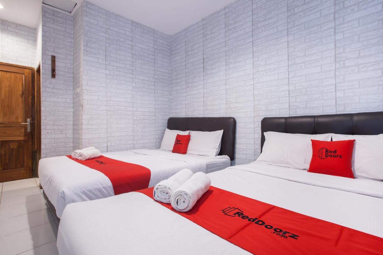 Reddoorz Plus @ Raya Sengkaling Malang Exteriör bild